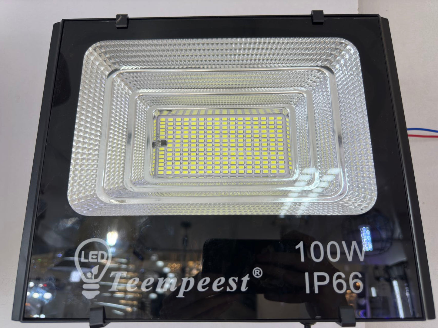 Solar floodlight